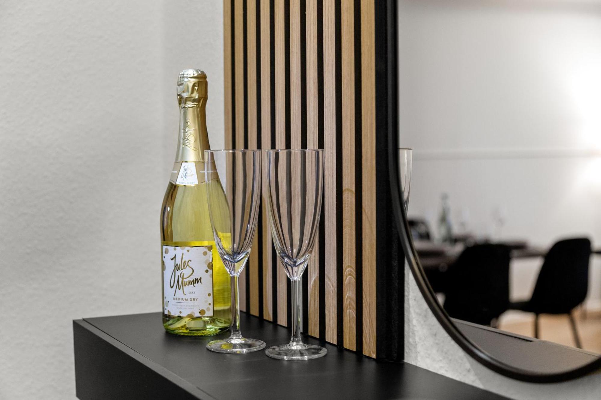 Vinful: Premium-Apartment Mit Balkon Und Parkplatz Mülheim an der Ruhr Buitenkant foto