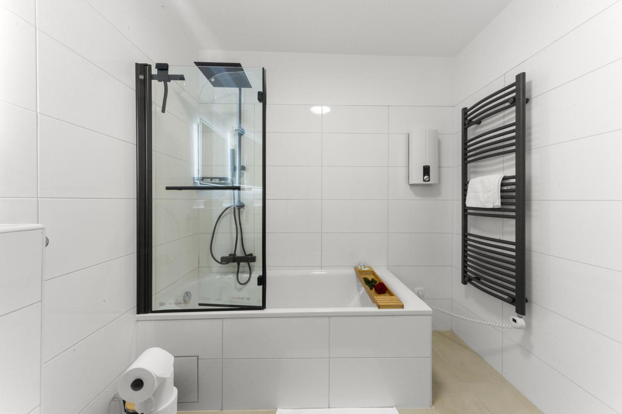 Vinful: Premium-Apartment Mit Balkon Und Parkplatz Mülheim an der Ruhr Buitenkant foto